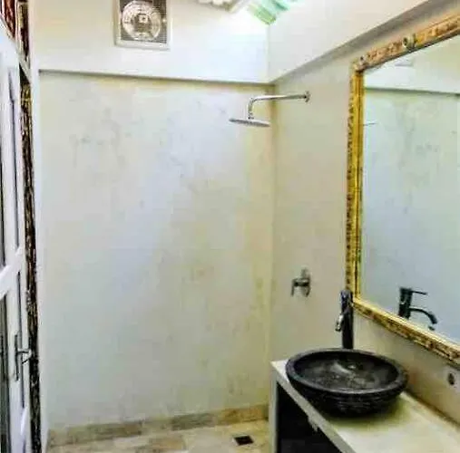 Blue Lagoon 5 Bedrooms Near And Airport