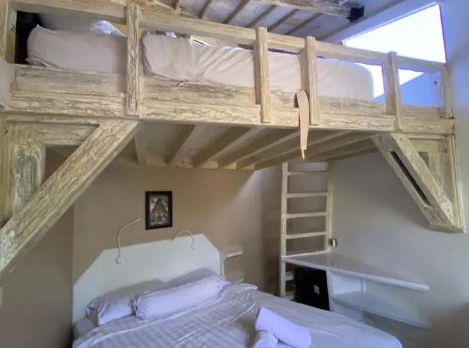 Blue Lagoon 5 Bedrooms Near And Airport *